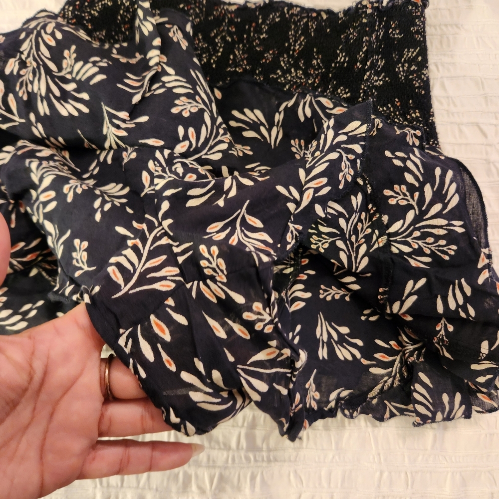 Zara black floral eyelet mini sports size small to medium - Picture 9 of 11